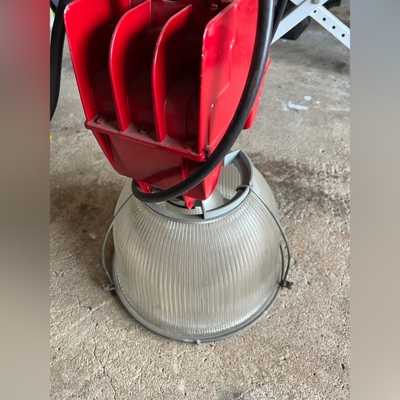 INDUSTRIAL LIGHT FIXTURE - Picture 10 of 10